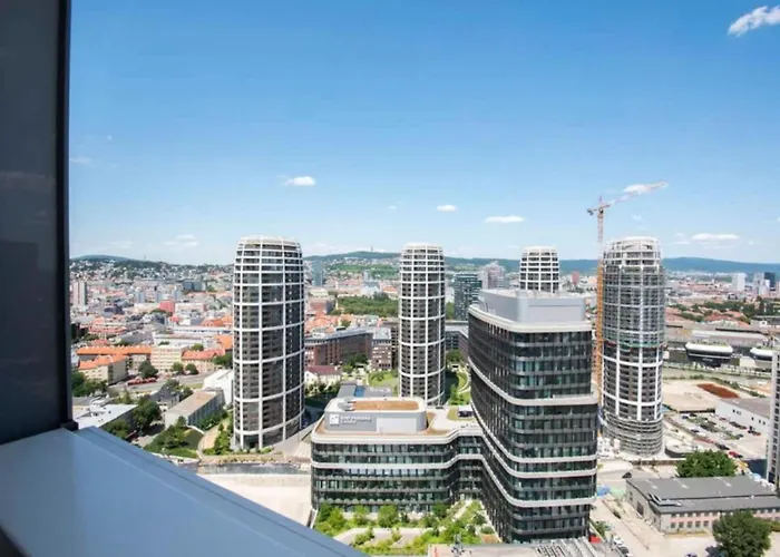 Luxury Skyline 1bdrm 29th, 28th Floor Pozsony