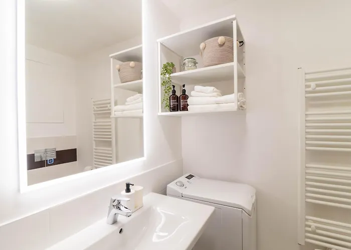 Luxury Skyline 1bdrm 29th, 28th Floor * ブラチスラヴァ